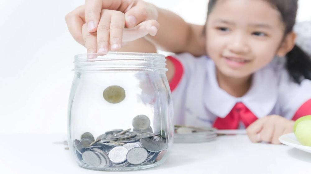 Ini 6 Tips Menanamkan Keterampilan Finansial Sejak Dini pada Anak