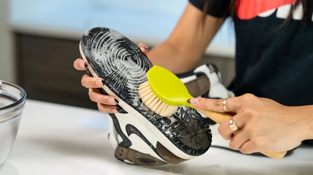 Tips Mencuci Sepatu Agar Tetap Bersih dan Awet