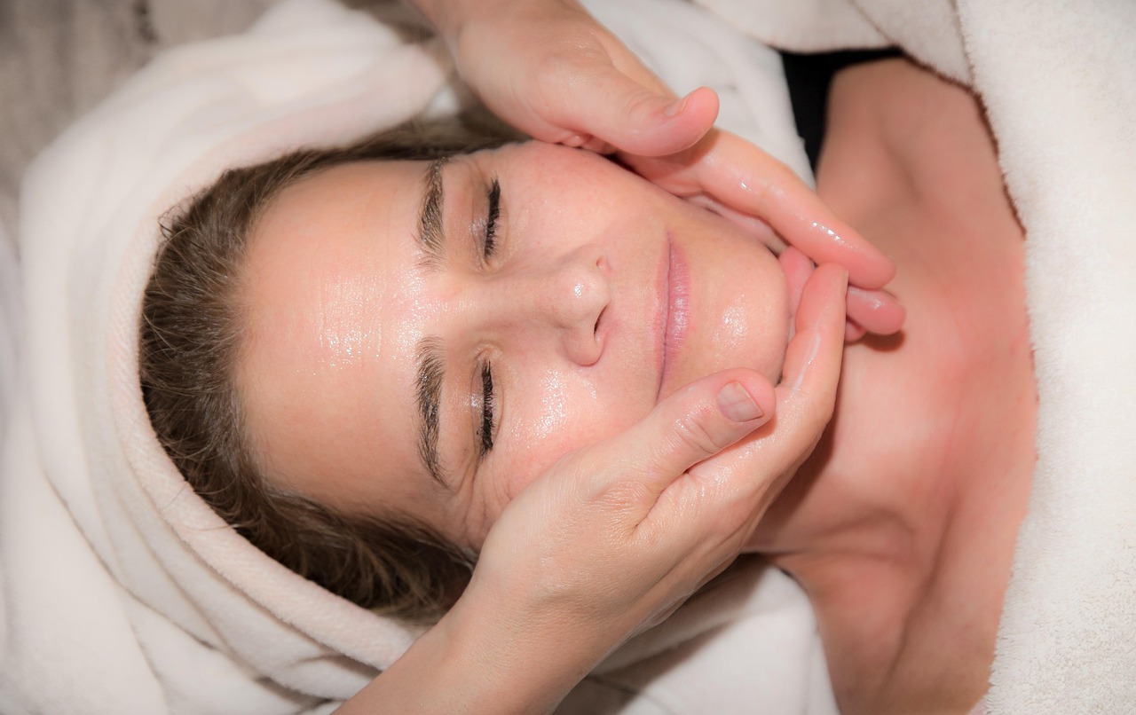 7 Tips Merawat Wajah dengan Bahan Alami: Cantik Alami Tanpa Efek Samping