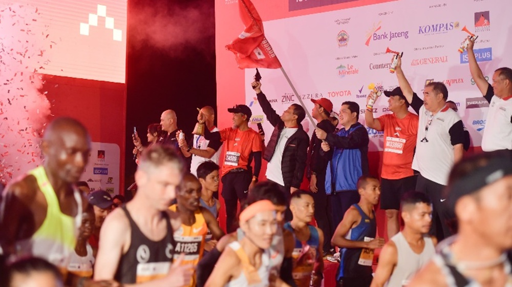Menpora Lepas Belasan Ribu Pelari di Bank Jateng Borobudur Marathon 2025