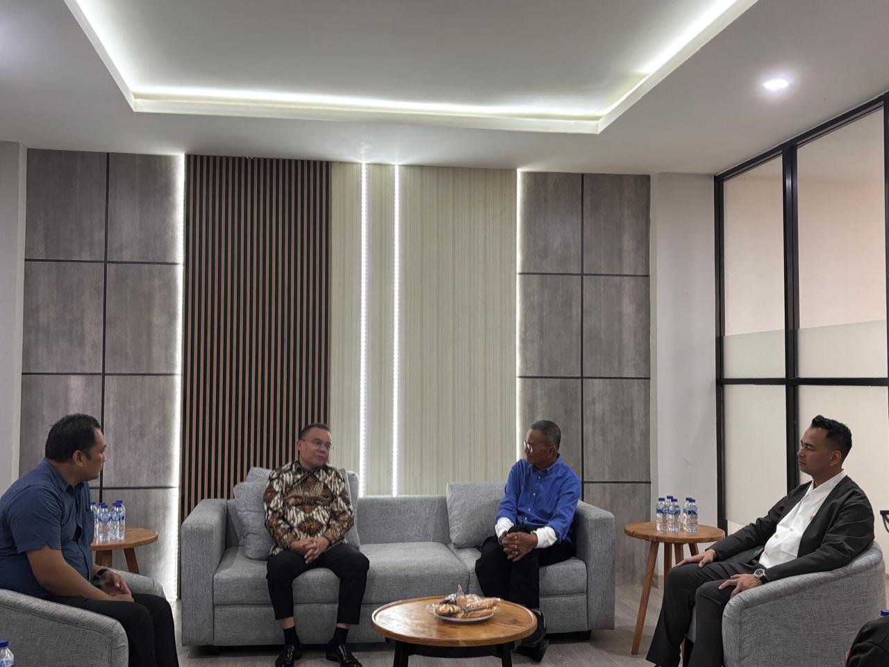 Raffi Ahmad dan Sufmi Dasco Kunjungi Kantor Disway, Disambut Hangat oleh Dahlan Iskan