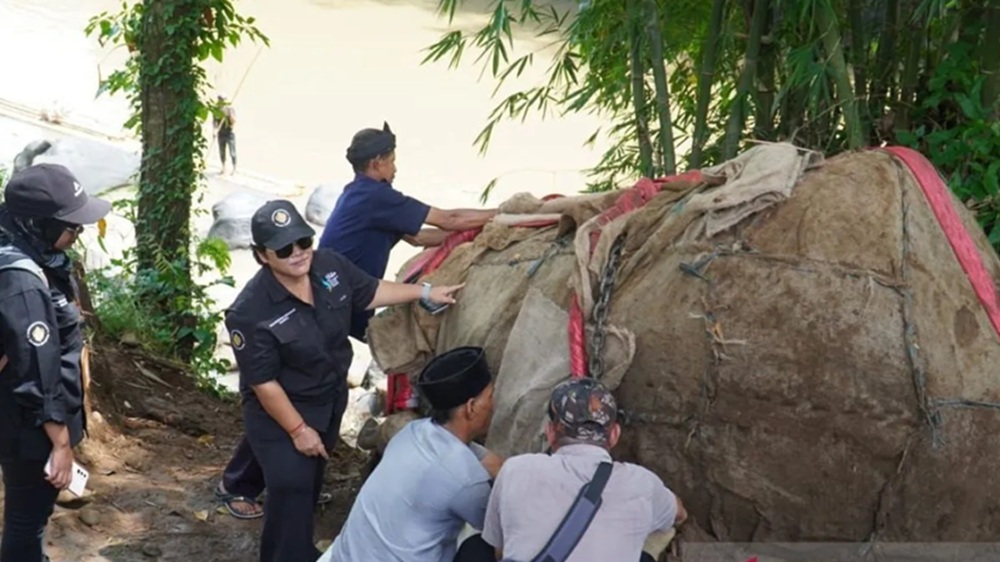 Prasasti Muara Cianten Dipindahkan Agar Tak Terkena Erosi