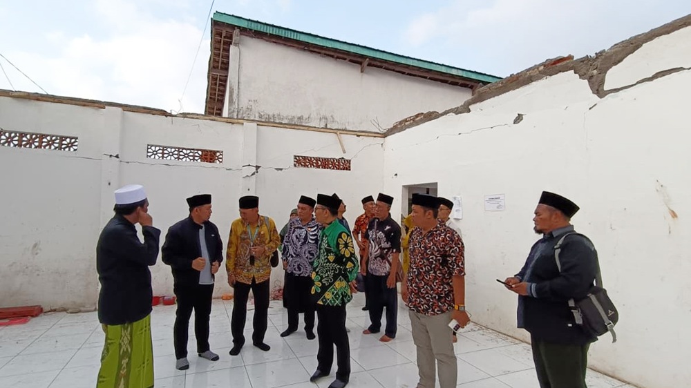 Kemenag Salurkan Bantuan ke Pesantren di Situbondo dan Pasuruan yang Tertimpa Musibah