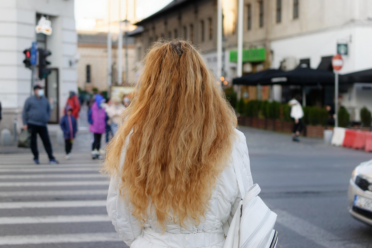 7 Tips Perawatan Rambut Keriting: Rahasia Rambut Ikal Sehat, Lembut, dan Bebas Kusut