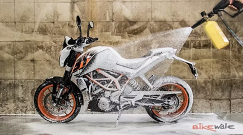 Tips Mencuci Motor, Dijamin Bisa Bikin Kinclong!