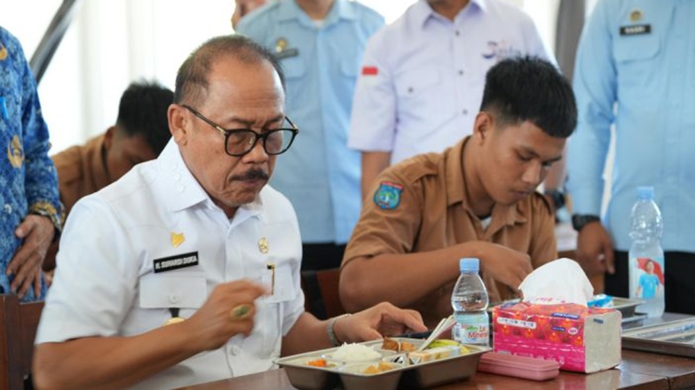 Gubernur Suhardi Pastikan Makanan Program MBG di Sulbar Steril
