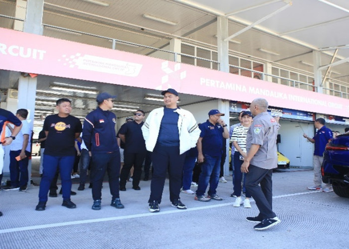 Jelang Gelaran MotoGP Indonesia 2025, Menpora Tinjau Sirkuit Mandalika