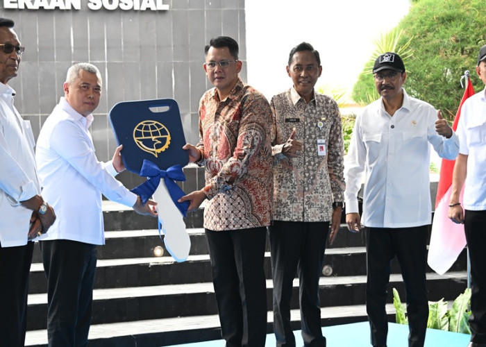Kemenhub Serahkan Bus Bantuan untuk Sekolah Rakyat di Yogyakarta