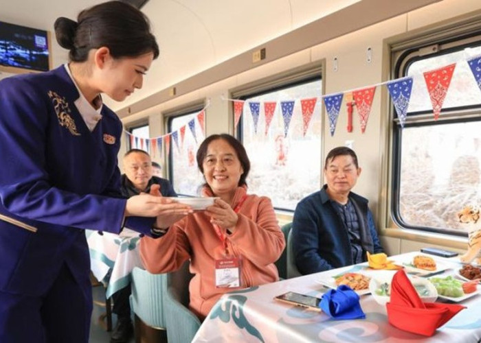 Kereta Es dan Salju Tawarkan Perjalanan Indah Melintasi Surga Musim Dingin Tiongkok