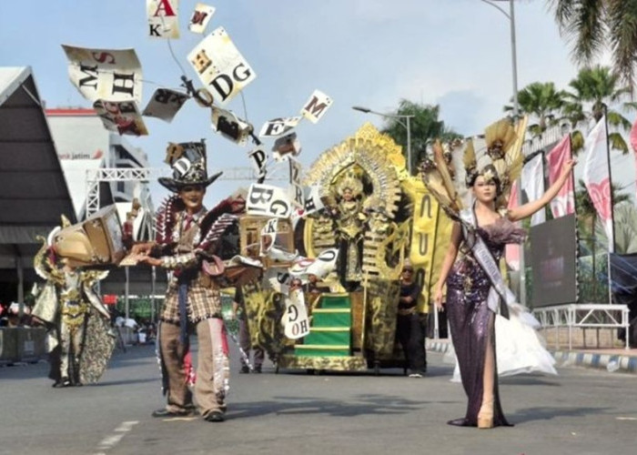 Sepuluh Defile Karnaval Busana Ramaikan Grand Jember Fashion Carnaval 2025