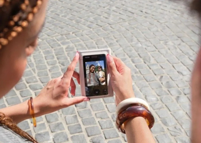 Dukung Kemudahan Selfie, Fujifilm Hadirkan Instax Mini LiPlay+ 