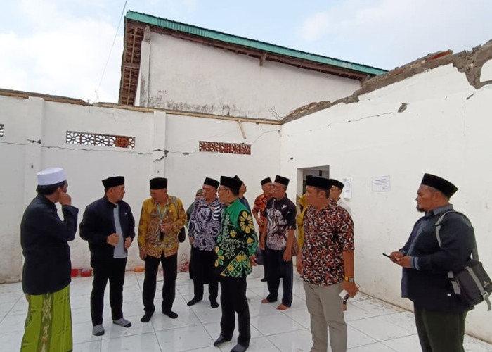 Kemenag Salurkan Bantuan ke Pesantren di Situbondo dan Pasuruan yang Tertimpa Musibah