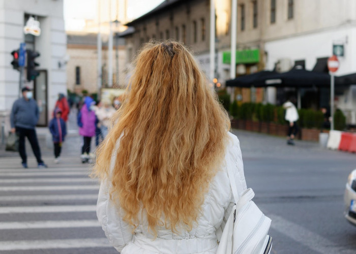 7 Tips Perawatan Rambut Keriting: Rahasia Rambut Ikal Sehat, Lembut, dan Bebas Kusut