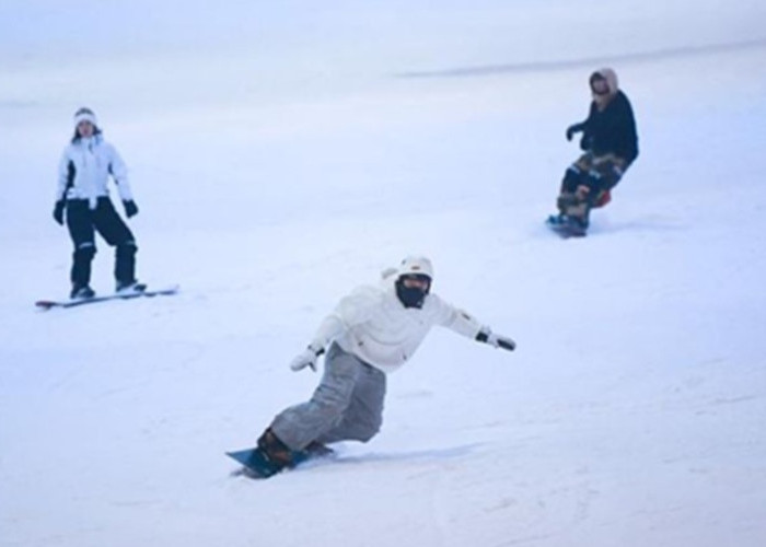 Musim Dingin Tiba, Olahraga Ski Jadi Kegiatan Favorit di Zhejiang