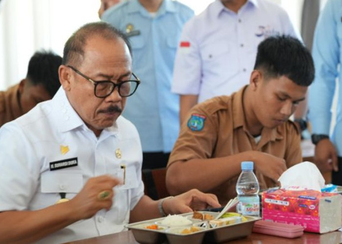 Gubernur Suhardi Pastikan Makanan Program MBG di Sulbar Steril
